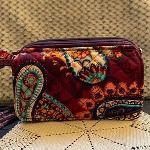 BNWT VERA BRADLEY ALL IN ONE CROSSBODY RETIRED $75